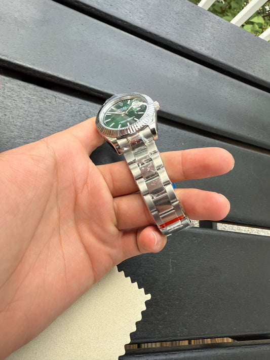 Deluxe Green Dial Luxury Watch ⌚